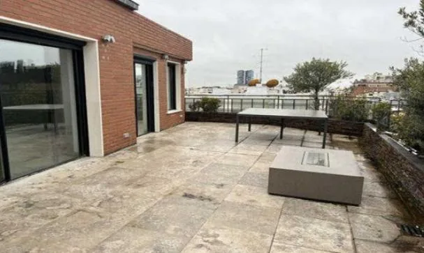Images of the file of the penthouse at paseo Martínez Campo, 35, bought by the Community of Madrid, presided over by Isabel Díaz Ayuso