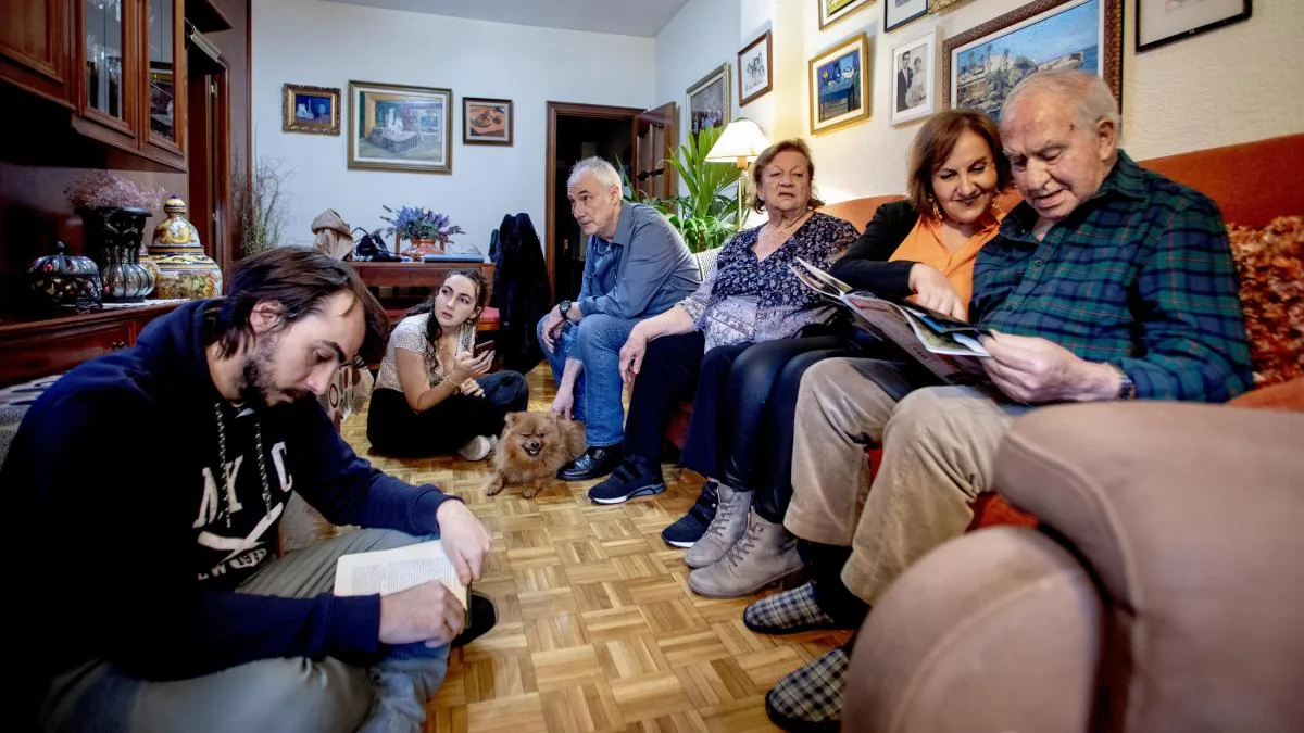 The age at which Spaniards leave their parents' home rises again, to 30.2 years