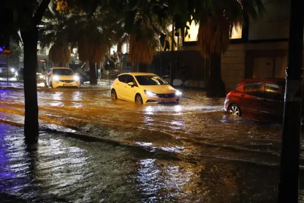 A downpour paralyzes Valencia, suspends flights, and forces the postponement of Levante-Athletic