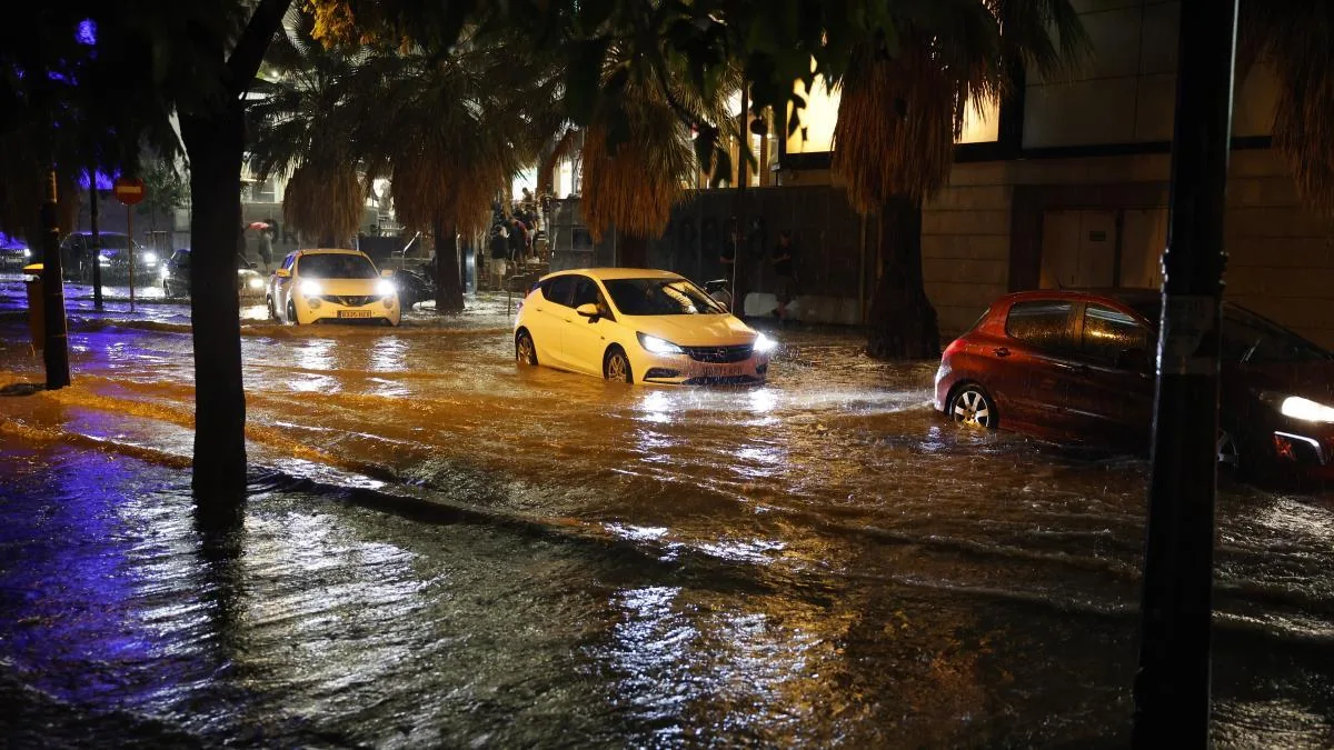 A downpour paralyzes Valencia, suspends flights, and forces the postponement of Levante-Athletic