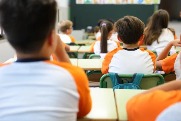 Escolares castellano-manchegos en el primer día de curso, el pasado martes, en un colegio de Toledo. 