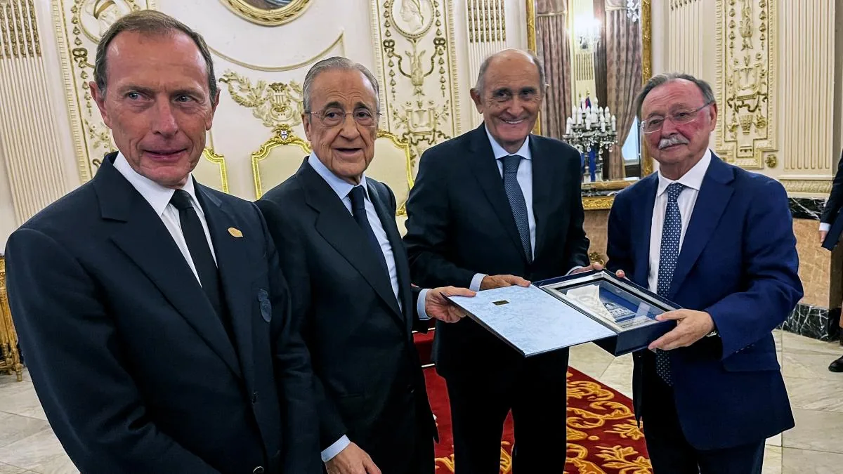 Dozens of Ceutíes welcome Florentino Pérez with Madrid shirts: “Thank you for supporting us”