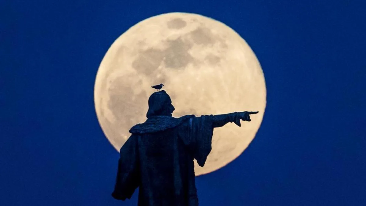The Columbus monument is pending a renovation that exceeds six million euros
