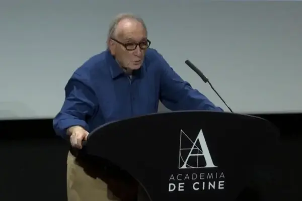 'The Black Ball', by the Javis, rolls towards the Oscar