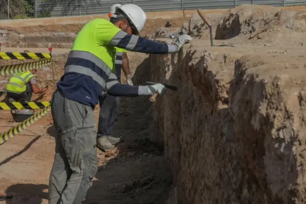 Works uncover a section of the Canal de la Infanta in Barcelona