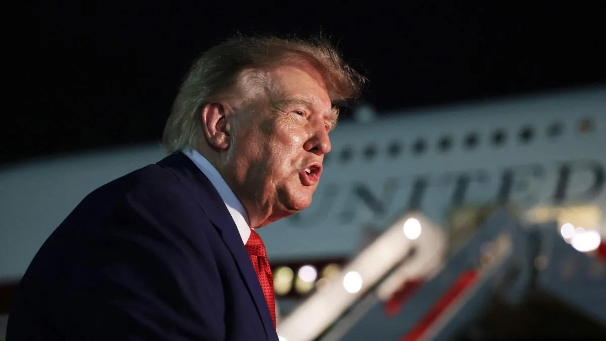 Trump bans CNN, MSNOW, and Politico from White House access for spreading "fake news"