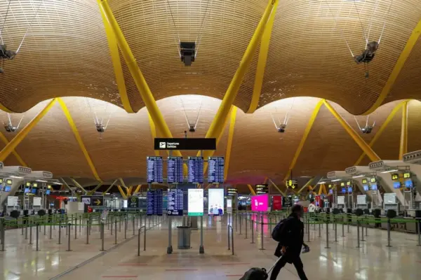 Pregnant woman arrested in Barajas with 69 cocaine pellets hidden in her body